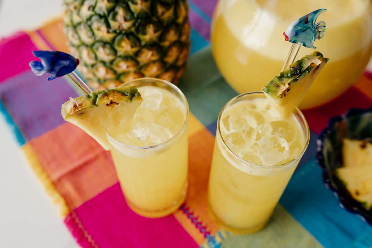 Agua de Piña (Pineapple Agua Fresca) - Muy Bueno
