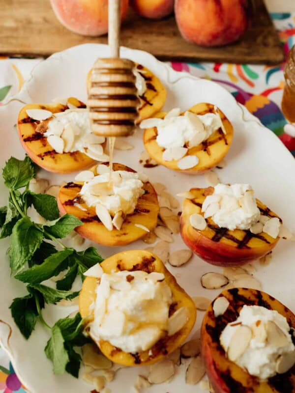 Duraznos al Grill con Requeson (Grilled Peaches with Ricotta Cheese)