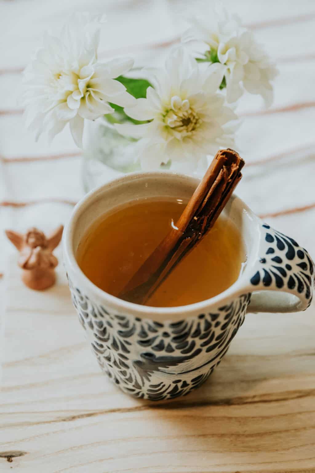 Mexican Cinnamon Tea (Té de Canela) - Muy Bueno
